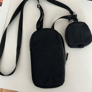 Lululemon crossbody essential carrier